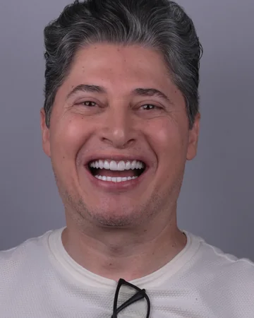 Sorriso de paciente da Clínica Viotto